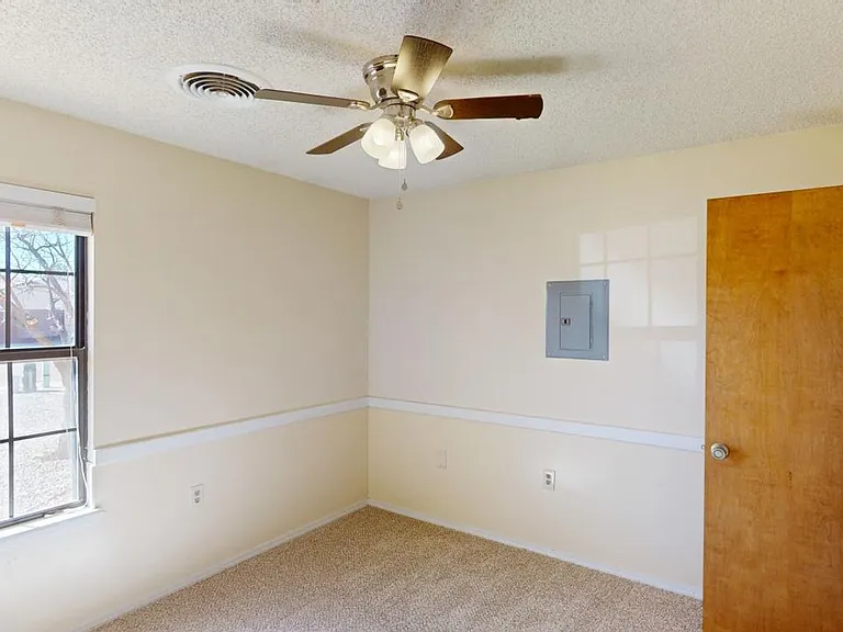1460 Lindberg Ave — Photo 35
