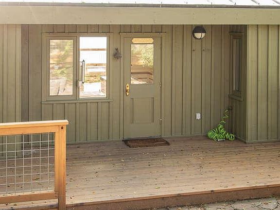 Side entry into kitcken