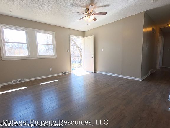 4th image of 809 NE Wien Ave