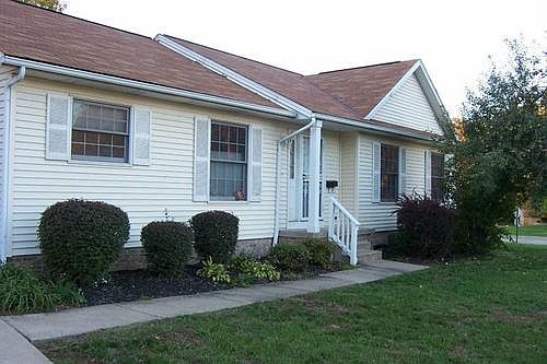 3rd image of 9942 Kingsbury Blvd