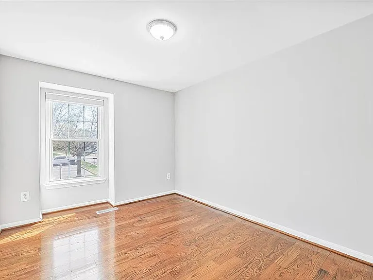 17641 Longview Ln — Photo 13