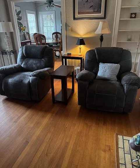Living room with TV/cable/WIFI