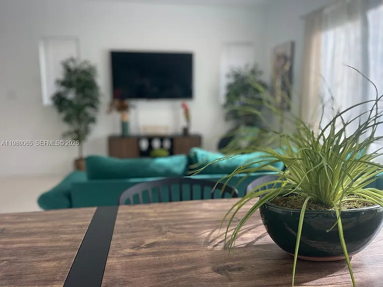 302 NW 11th Ct — Photo 40