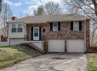 601 NW Buckingham Pl, Blue Springs, MO 64015