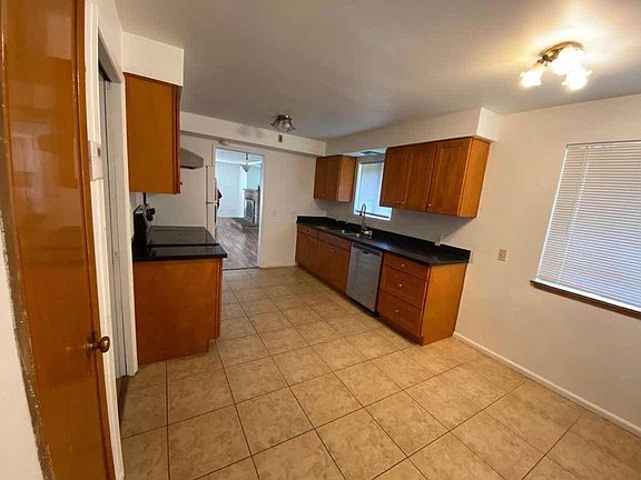 4th image of 5100 17th Ave S #1