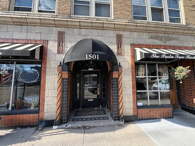 1501 N Farwell Ave #5 — Photo 1