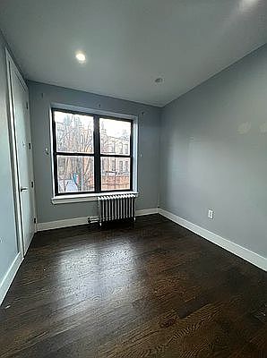 4th image of 370 E 23rd St #2R