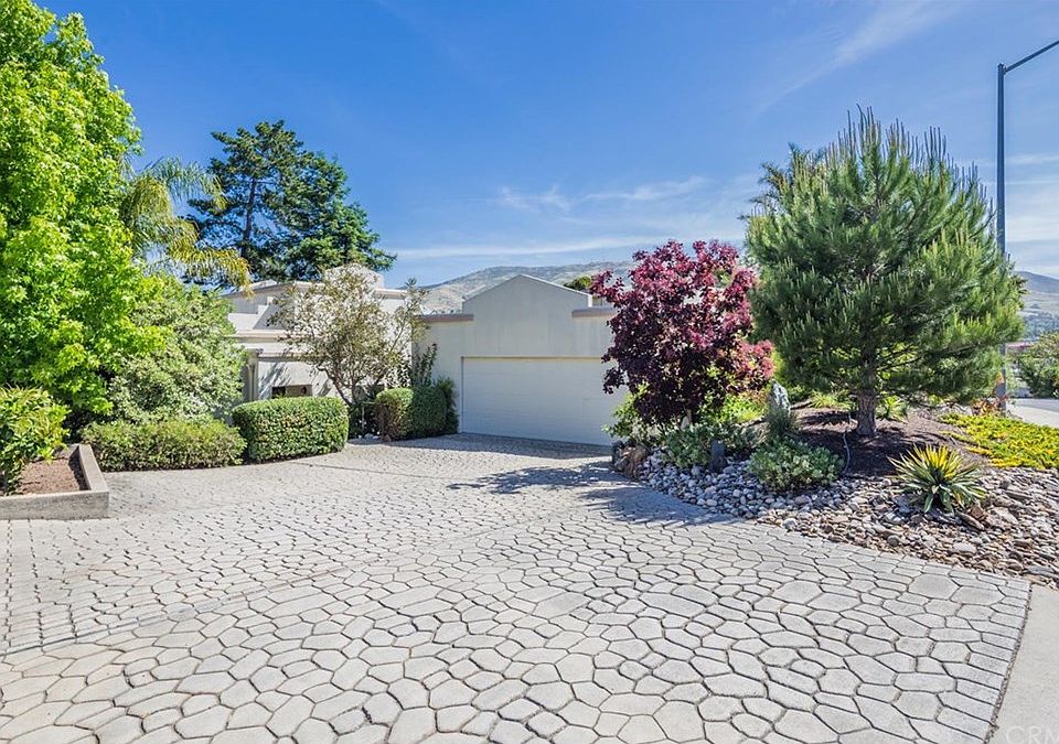 1st image of 684 Stoneridge Dr