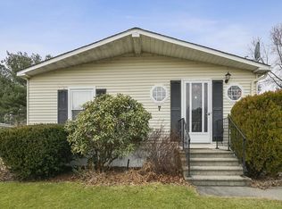7 Douglas Dr, Carver, MA 02330