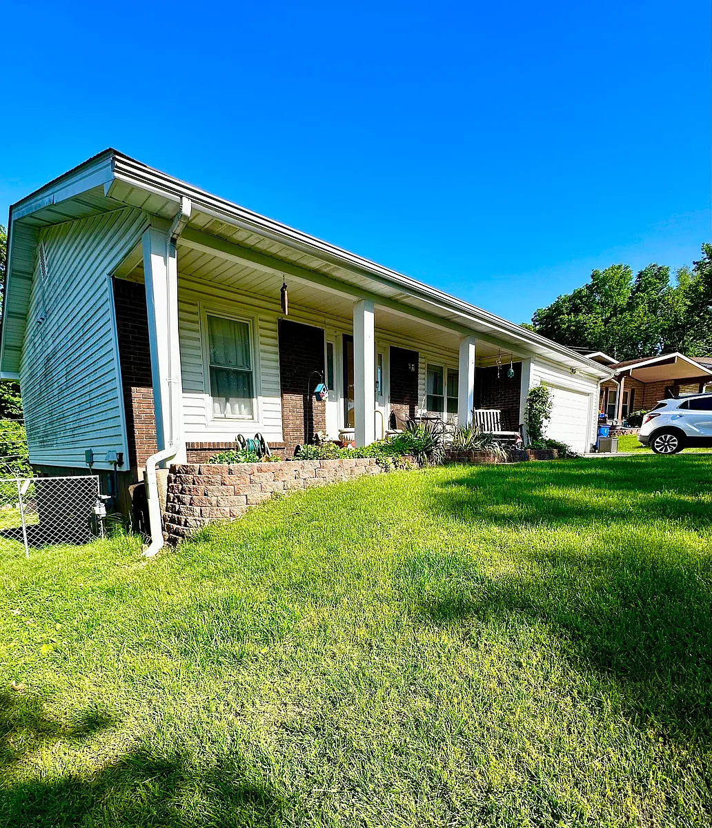 Building Photo - Lisieux Ln