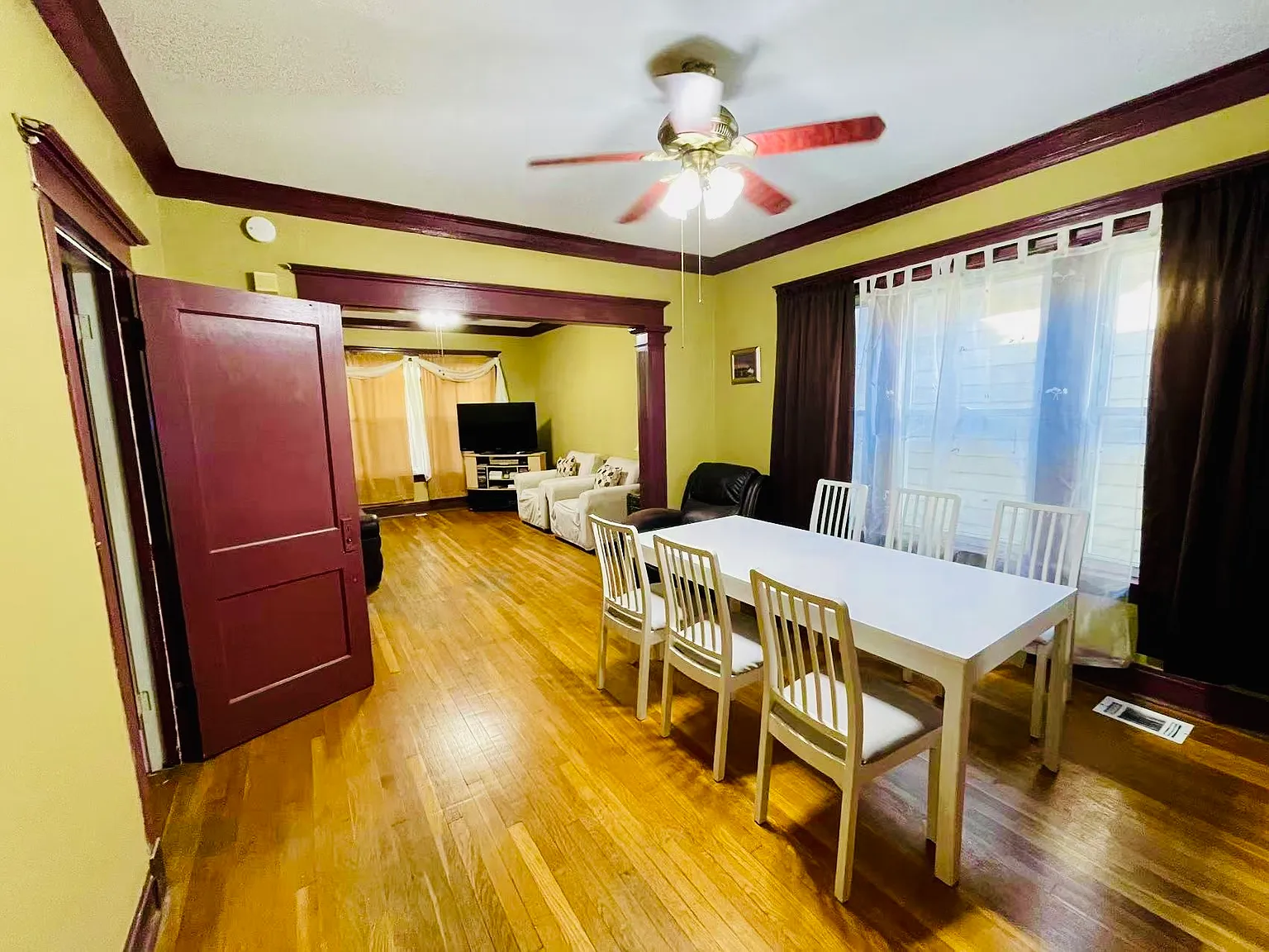 2 bed, 900 sqft, $2,000 — Photo 3