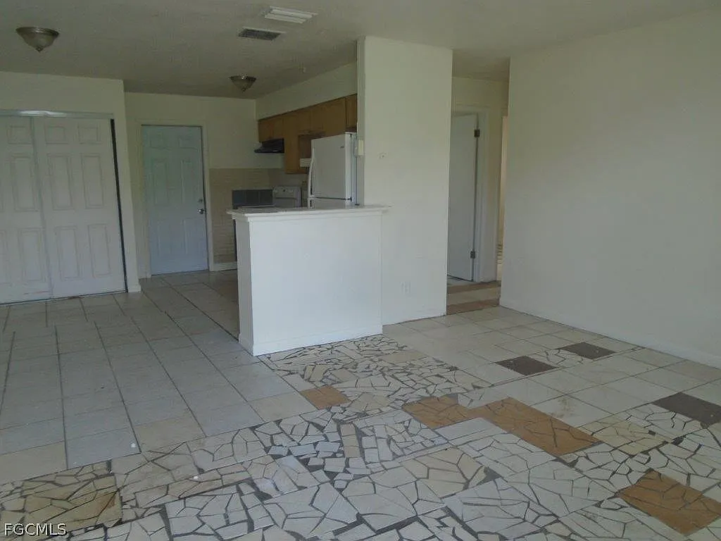 2 bed, 1.0 bath, 800 sqft, $1,295 — Photo 2