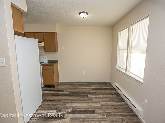 4th image of 4819 Marion St #8