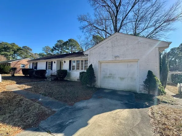 5829 Barberry Ln, Portsmouth, VA 23703