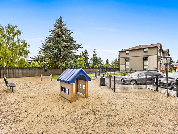 4th image of 909 Park Ave NE #352