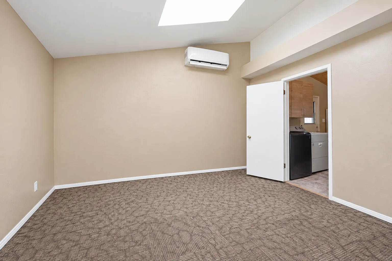 5 bed, 1700 sqft, $6,300 — Photo 3