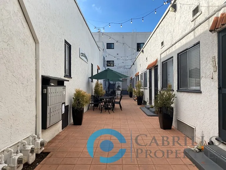 Casa Blanca Apartments — Photo 8