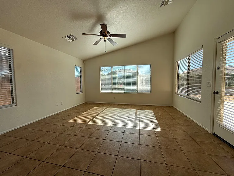 8202 S 47th Ave — Photo 14