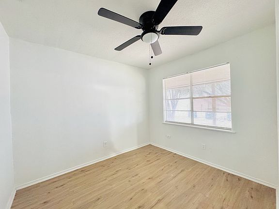 4th image of 910 Athol St #3