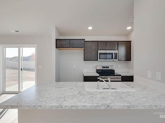 4th image of 12392 Noreen St