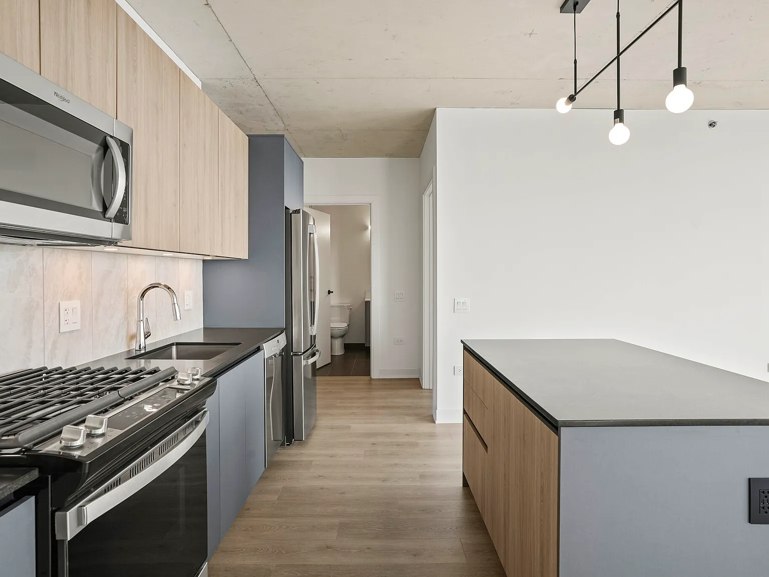 3 bed, 2.0 bath, $6,196 — Photo 4