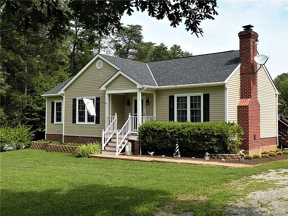 2nd image of 832 W Chapel Dr