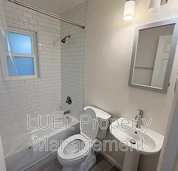 1050 Bedford Ave — Photo 15