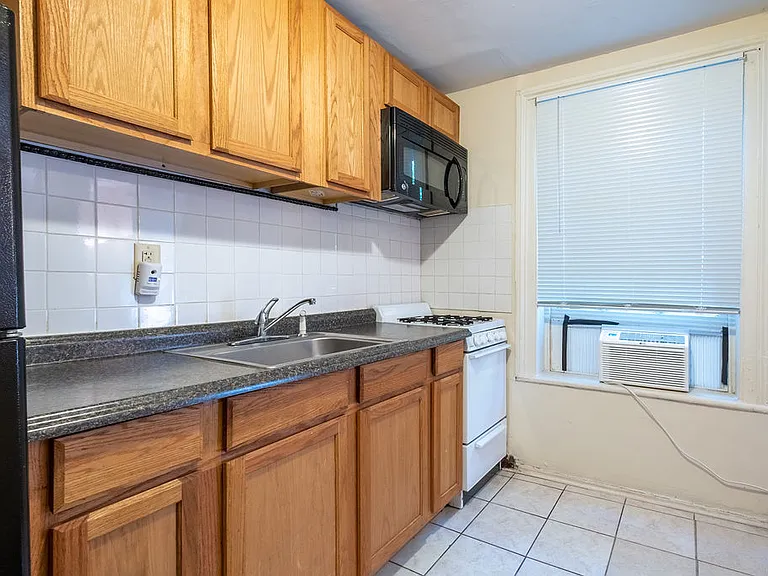 277 Grand St #2 — Photo 5