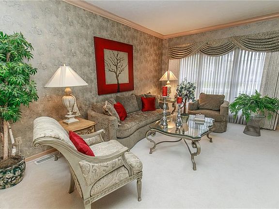 4th image of 1032 Orchard Ln