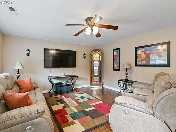 5th image of 15411 NE Perrault Dr