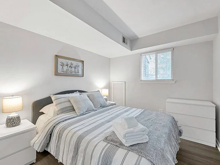 1017 Barclay Sq — Photo 5