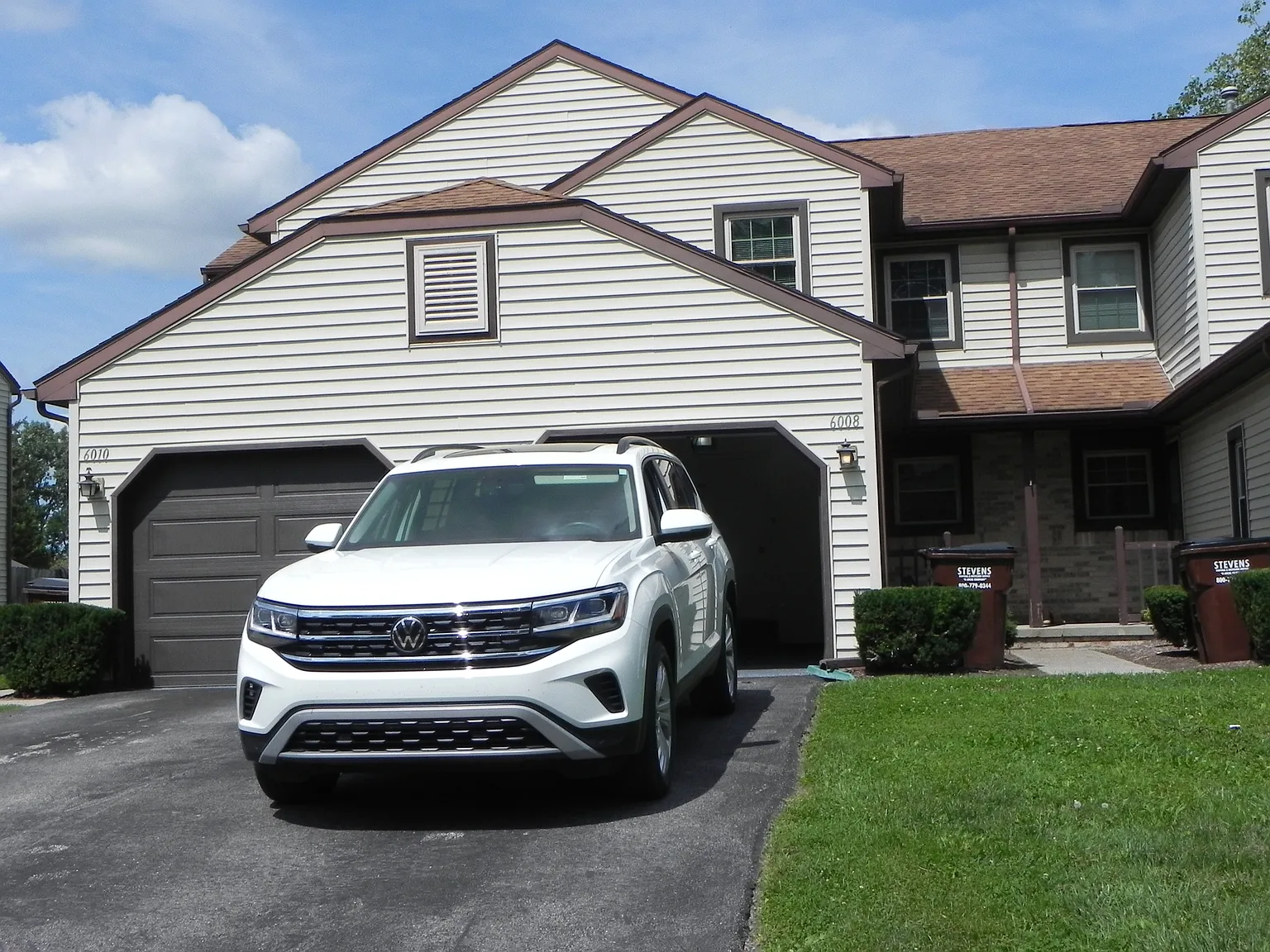 3 bed, 1.5 bath, 2500 sqft, $1,495 — Photo 1