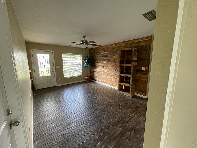 2205 Country Loop S — Photo 5