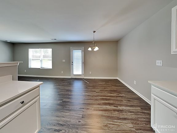 5th image of 1921 Redwood Dr