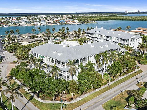 2nd image of 140 Palm St #309