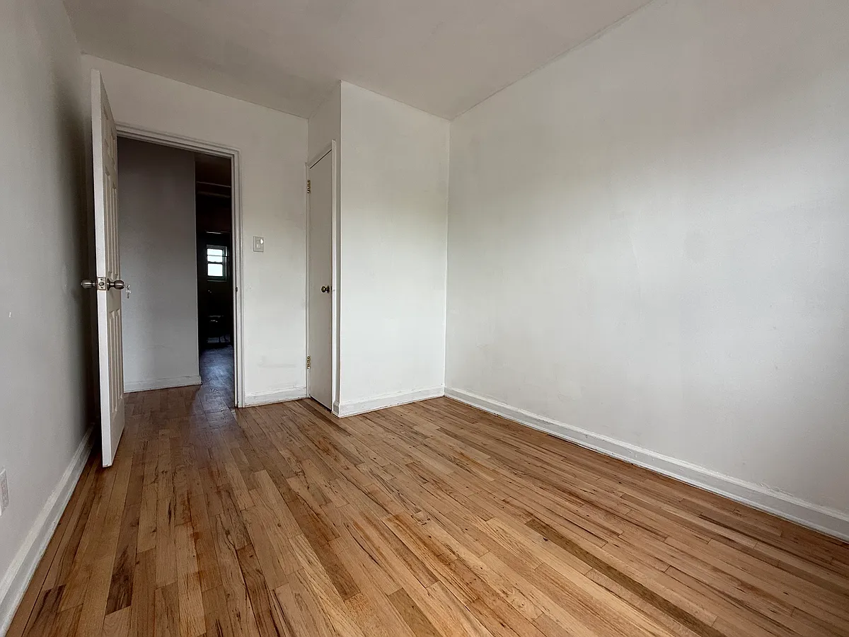 Building Photo - 2159 W 12th St #1