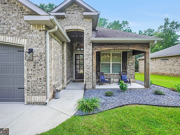 3rd image of 107 Londie Ln