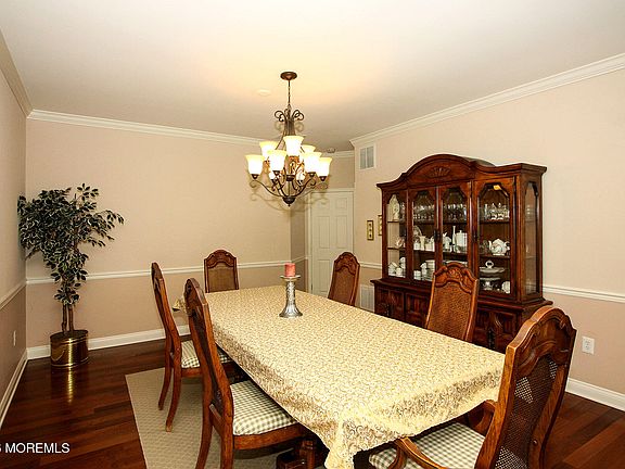 4th image of 89 Huntington Drive