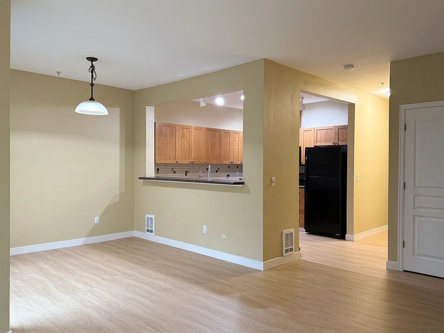 2 bed, 1015 sqft, $2,400 — Photo 4