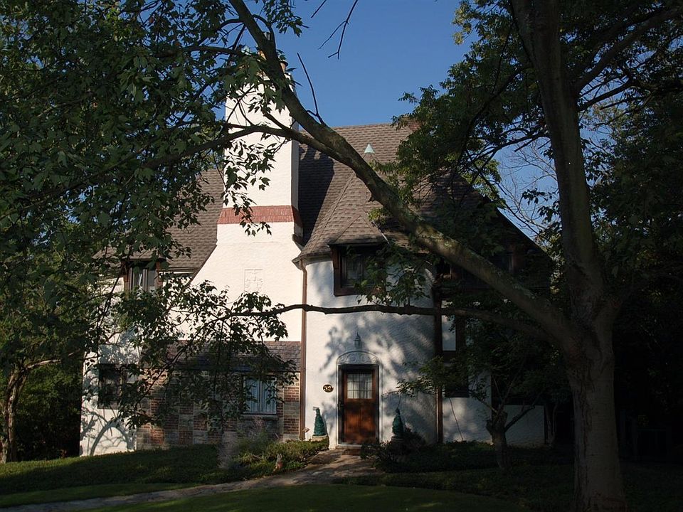 1st image of 52 Rawson Woods Cir
