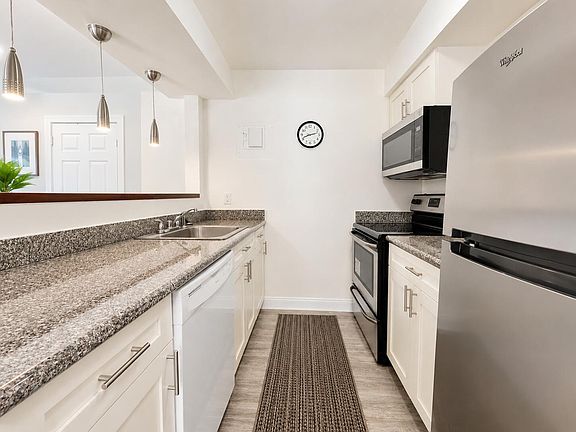 3rd image of 3226 NE 12th St APT 2