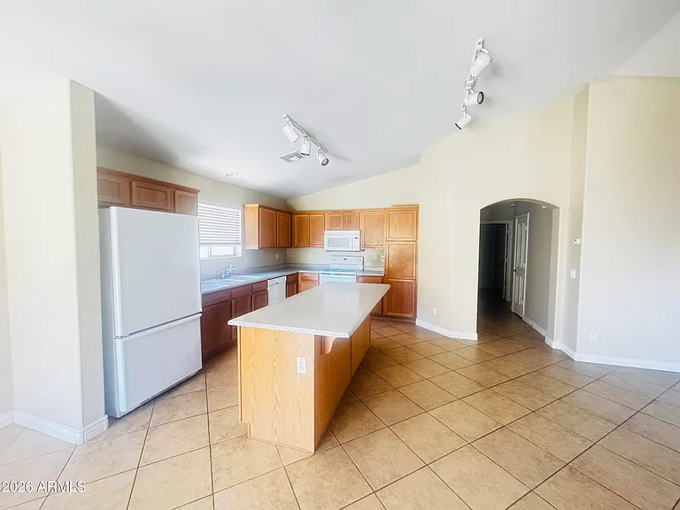 2927 E Mead Dr — Photo 4