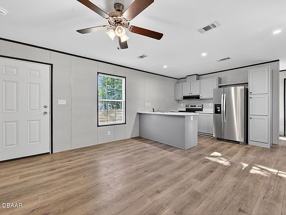 4th image of 1606 Avenue C
