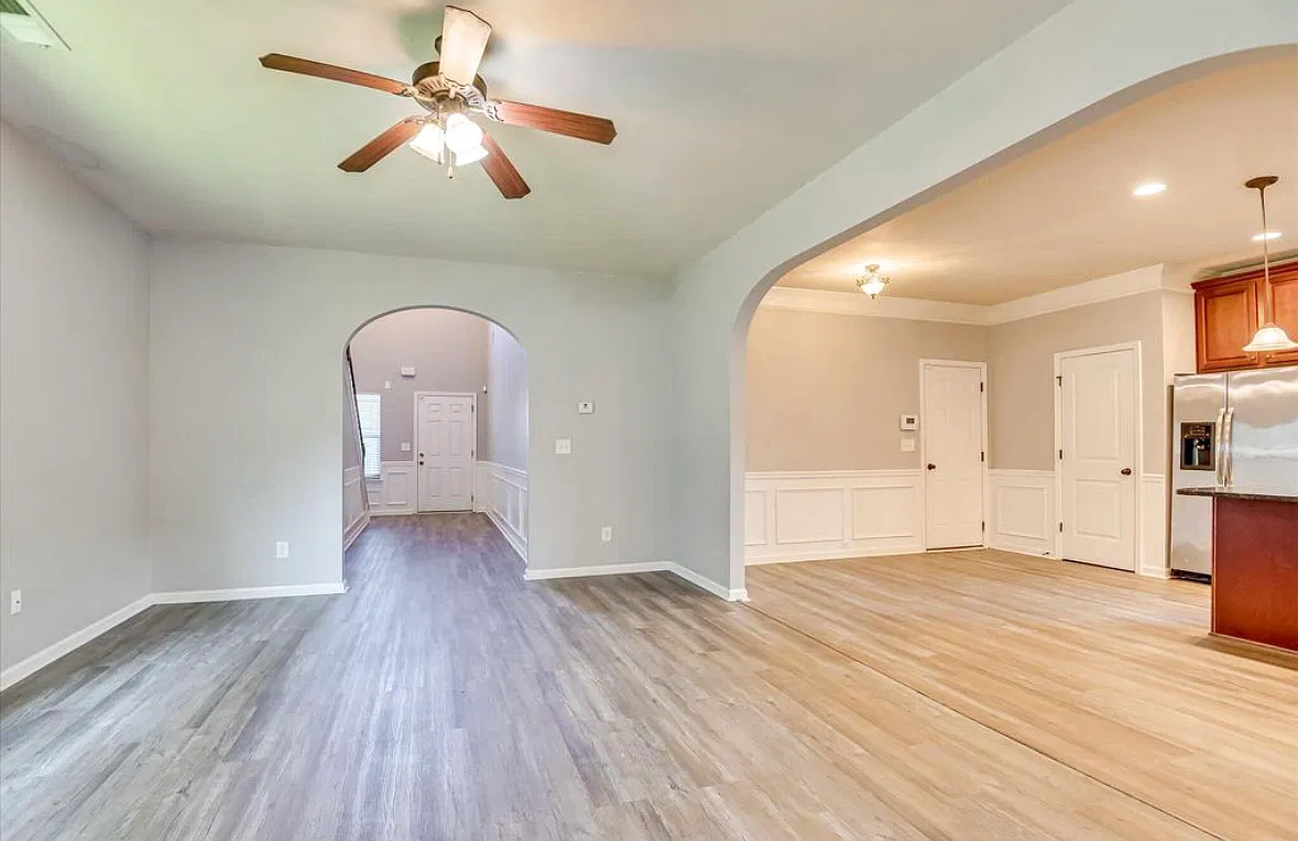 5 bed, 2696 sqft, $2,650 — Photo 3