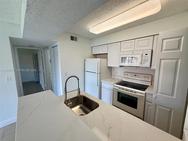 1253 SW 46th Ave #1608 — Photo 6