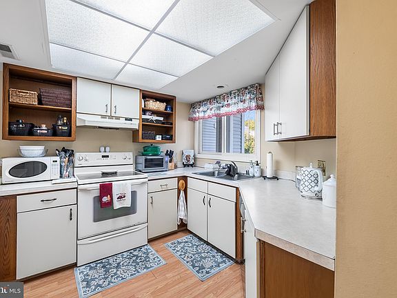 5th image of 2707 Creekside Dr
