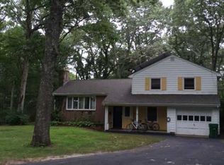 93 Linden Dr, Kingston, RI 02881