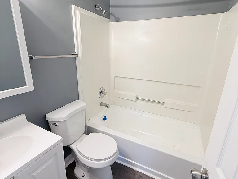 978 Kelly Ave — Photo 10