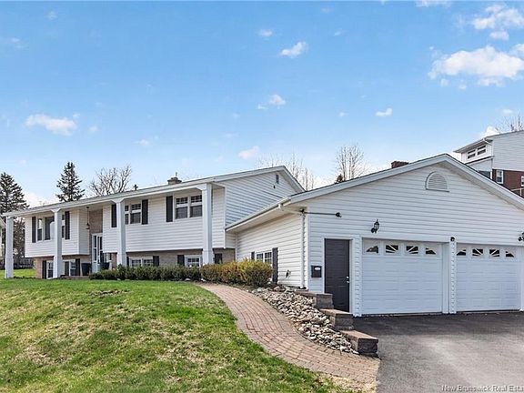 2nd image of 216 Westmount Blvd