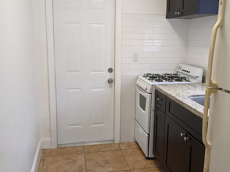 434 E 24th St #1 — Photo 3